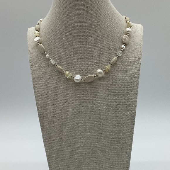 1740. Boho Cream Stone & Pearl Choker Necklace EUC - Picture 1 of 3